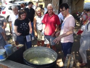 Alman Turistler Geleneksel Zeytinyağı Sabunu Yapmayı Öğrendiler