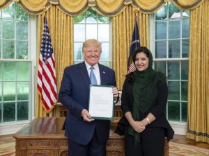 Trump, Suudi Arabistan’ın İlk Kadın Büyükelçisini Kabul Etti