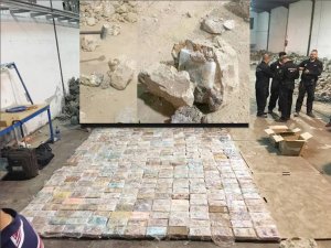 Kayaların İçinden Yüzlerce Kilo Kokain Çıktı