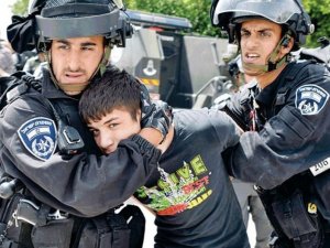 İsrail Hapishanelerinde Halen 5 Bin 700 Mahkum Bulunuyor