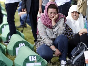 Kimliği Belirlenen 33 Srebrenitsa Kurbanı Toprağa Veriliyor