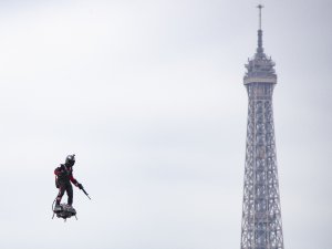 Fransa’da Bastille Günü Askeri Geçit Töreni