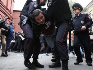 Rusya’da Yerel Seçimler Öncesi Protesto: 25 Gözaltı