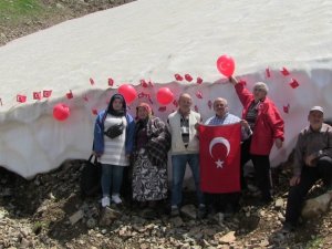 2 Bin 700 Metrede Demokrasi Bayramını Kutladılar