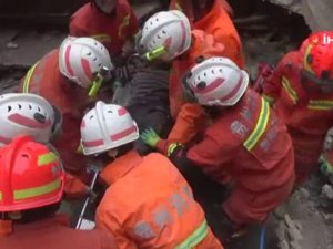 Enkazdan 60 Saat Sonra Kurtarıldı