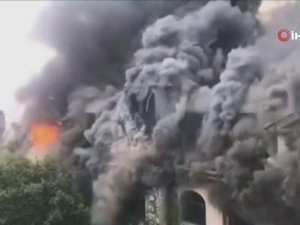 Çin’de 100 Yıllık Otelde Büyük Yangın