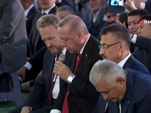 Cumhurbaşkanı Erdoğan, Şehitler İçin Kur’an-ı Kerim Okudu