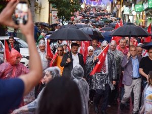 Yağmuru Aldırmadan, 15 Temmuz Şehitleri İçin Yürüdüler