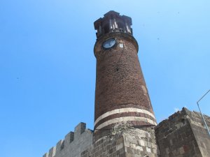 Saat Kulesi Kale Mescidinin Minaresi Olarak İnşa Edildi