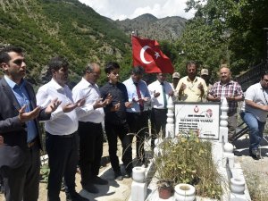 Şehit Öğretmen Necmettin Yılmaz Mezarı Başında Anıldı