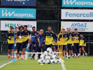 Fenerbahçe Günün İlk İdmanını Yaptı