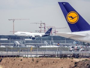 Lufthansa, Kahire Uçuşlarına Yeniden Başladı