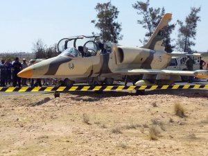 Libya Savaş Uçağı Tunus’a Zorunlu İniş Yaptı