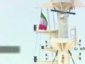 İngiliz Gemisine İran Bayrağı