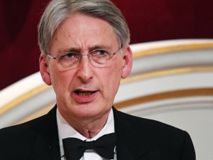 İngiltere Maliye Bakanı Hammond İstifa Etti