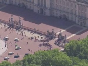 Theresa May Kraliçe 2. Elizabeth’e İstifasını Sundu