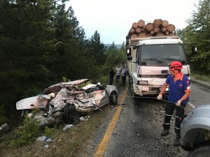 Karabük'te otomobil kamyonla çarpıştı 2 ölü, 2 yaralı
