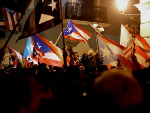 Porto Riko’da Protestolar Valiye Geri Adım Attırdı