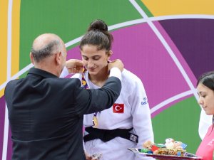 Eyof 2019’da Milli Judocu Özlem Yıldız Altın Madalya Aldı