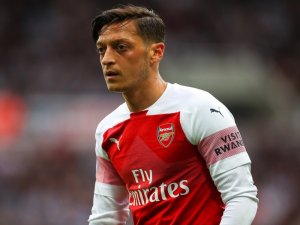 Mesut Özil’e Londra’da Saldırı Girişimi