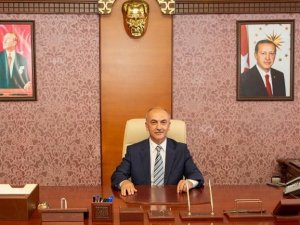 Vekaleten Rektördü, Asaleten Atandı