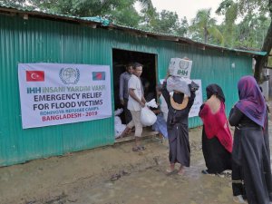Selin Vurduğu Güney Asya’ya Yardım