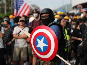 Hong Kong’da Göstericiler Ve Polis Yine Çatıştı