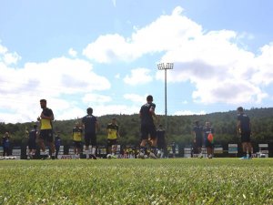 Fenerbahçe Günün İlk İdmanını Tamamladı