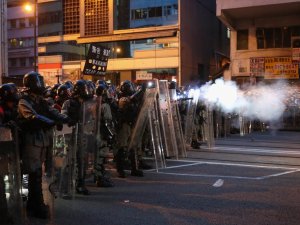 Hong Kong’da Protestolara Polis Müdahalesi