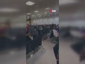 Yakıt Parası Bitince Pilot Yolculardan Para İstedi