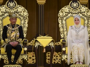 Malezya Sultanı Yemin Ederek Resmen Tahta Oturdu