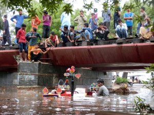 Pakistan’daki Sel Felaketinde Ölü Sayısı 17’ye Yükseldi