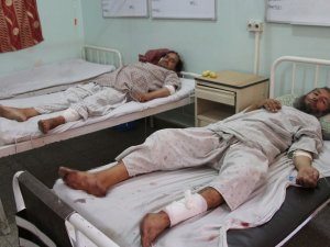 Afganistan’da Otobüse Bombalı Saldırı: 34 Ölü