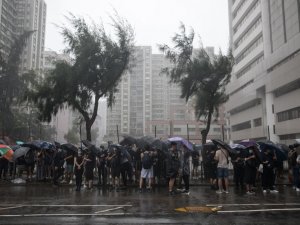 Hong Kong’da 44 Protestocu Hakim Karşısında