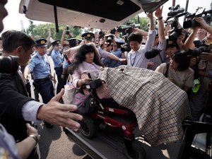 Japon İmparatorundan Parlamentoya Tekerlekli Sandalye Düzeneği