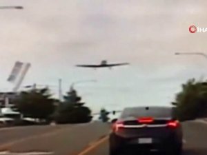 Abd’de Yakıtı Biten Uçak Otobana İndi