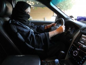 Suudi Kadınlara Yurt Dışına Seyahat Özgürlüğü