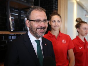 Muhsine Gezer’i Tebrik Etti