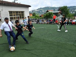 Başkan Genç, Trabzonspor’un 52. Kuruluş Yıldönümünü Çocuklarla Birlikte Kutladı