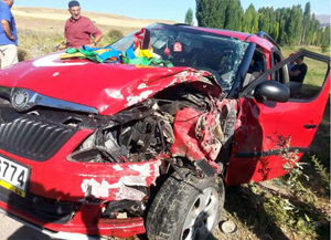 Bayburt'ta ticari taksiyle ticari araç çarpıştı 9 yaralı