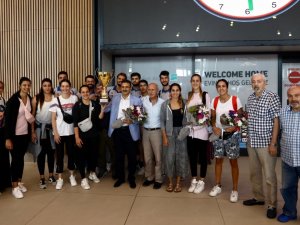 İaü Voleybol Kadın Takımı Avrupa’da İkinci Oldu