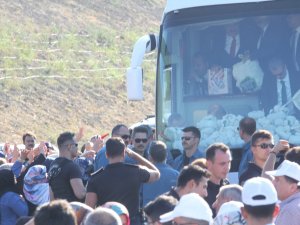 Cumhurbaşkanı Çaya Davet Edenlere Çay İkram Etti