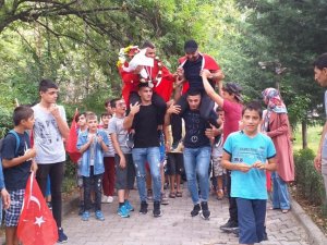 Milli Güreşçiye Memleketinde Coşkulu Karşılama