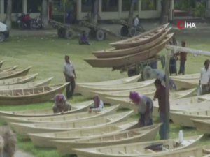 Bangladeş’te Su Baskınları Nedeniyle Tekne Satışları Arttı