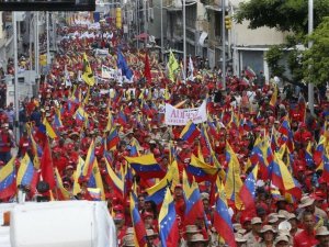 Binlerce Kişi Washington’un Yaptırımlarını Protesto Etti