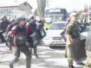 Kırgızistan İçişleri Bakanlığı: “Atambayev Gözaltında Tutuluyor”