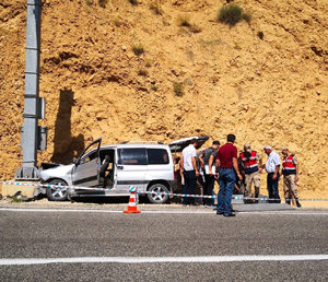 Artvin'de trafik kazası 1 ölü, 3 yaralı