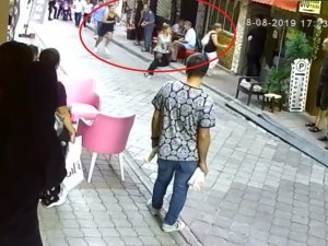 Kadınların Cadde Üzerindeki “Eş” Kavgası Kamerada