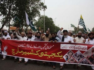 Binlerce Pakistanlı, Hindistan’ı Protesto Etti