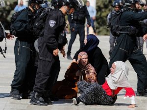 İsrail’in Mescid-i Aksa’ya Saldırıları Devam Ediyor: 61 Yaralı